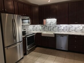Building Photo - Gorgeous Renovated Condo in Creve Coeur Cr...