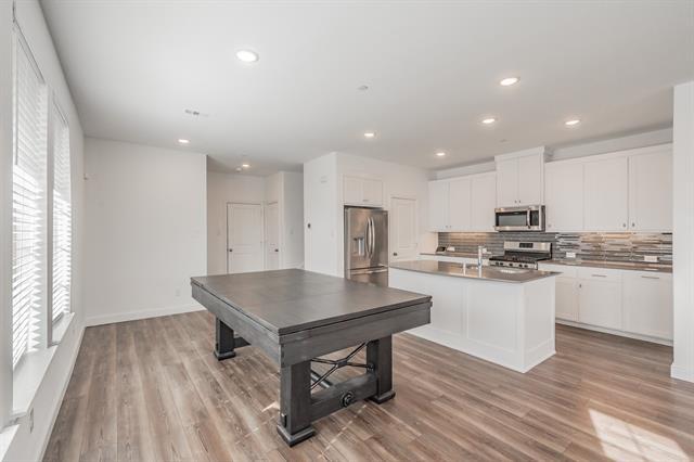 Building Photo - 405 Matchbox St