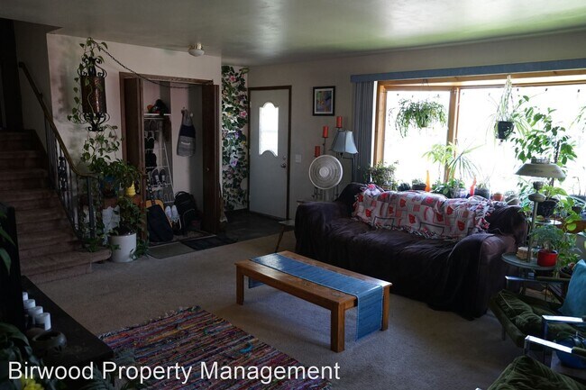 Building Photo - 5322 Milwaukee St