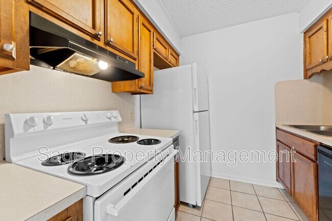 Building Photo - 1142/1144 Willow Creek Dr