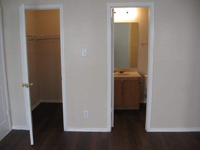 Building Photo - 9313 Kempler Dr