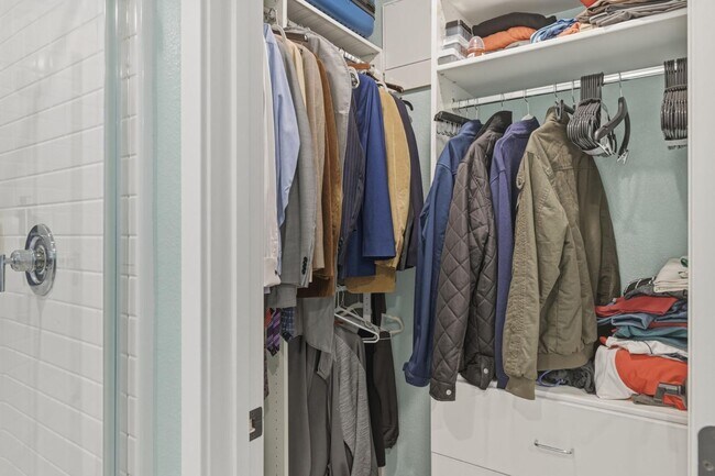 Building Photo - 2081 Acara Cir