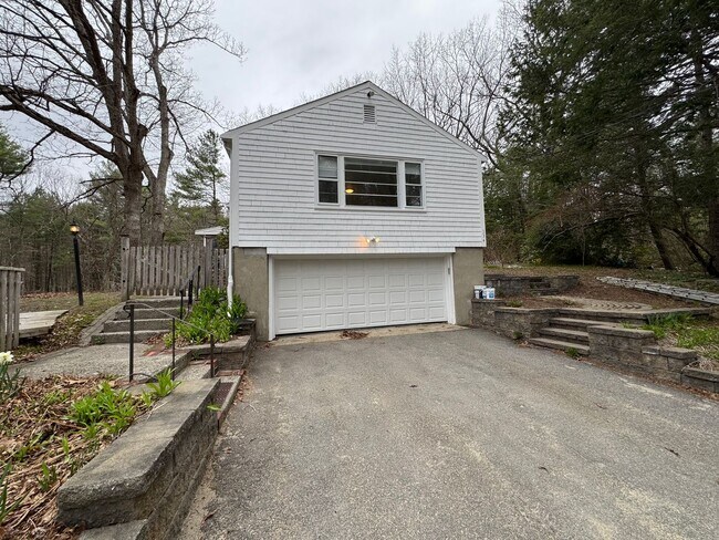 Building Photo - 534 Concord St