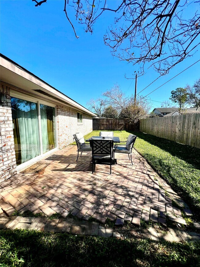 Building Photo - 5719 Viking Dr