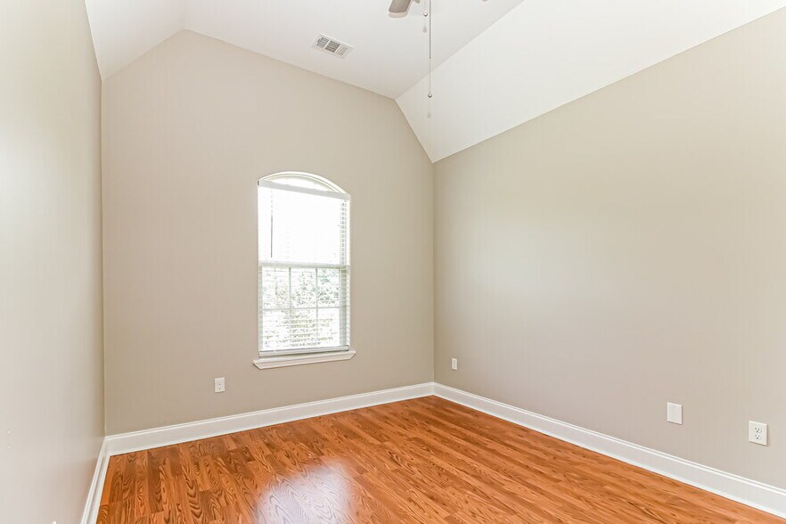 Building Photo - 1303 Shetland Dr
