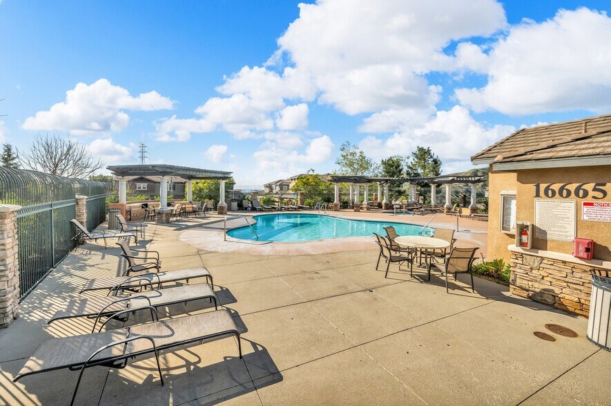 Building Photo - 16710 Nicklaus Dr