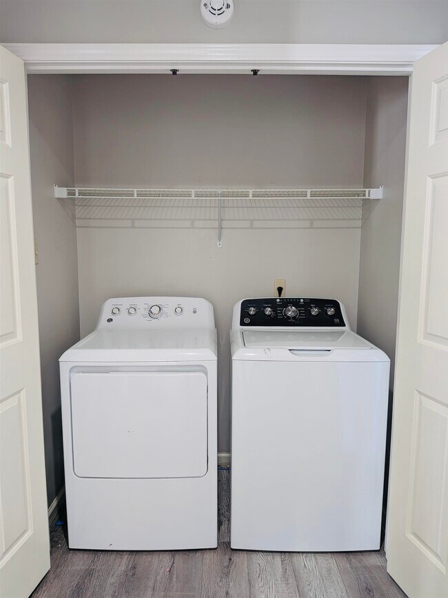 Building Photo - 9410 Garden Woods Dr