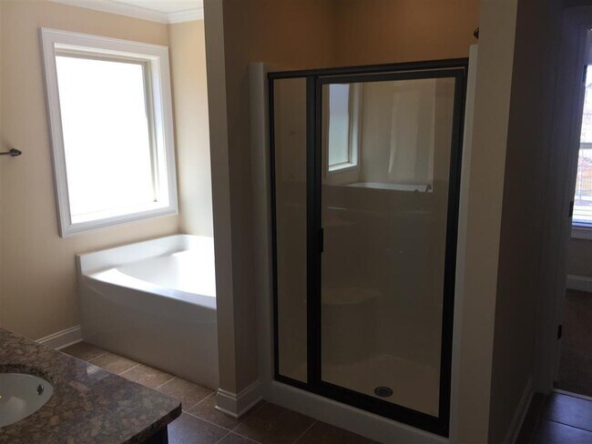 Building Photo - Prime 30265 location, swim/HOA community, ...