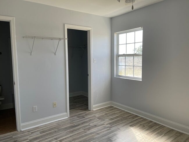 Building Photo - Condo Living Is The Life For You