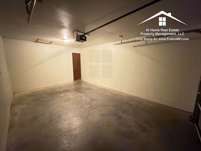 Building Photo - Sabre Circle 497–499 Duplex