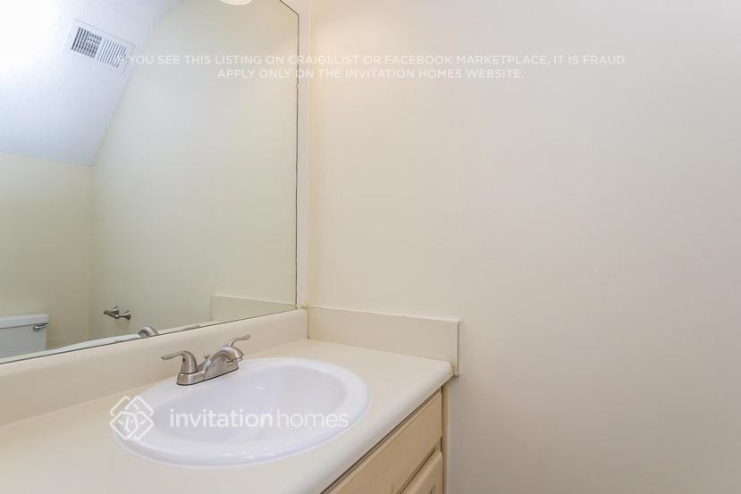Building Photo - 175 Park Meadows Dr SW