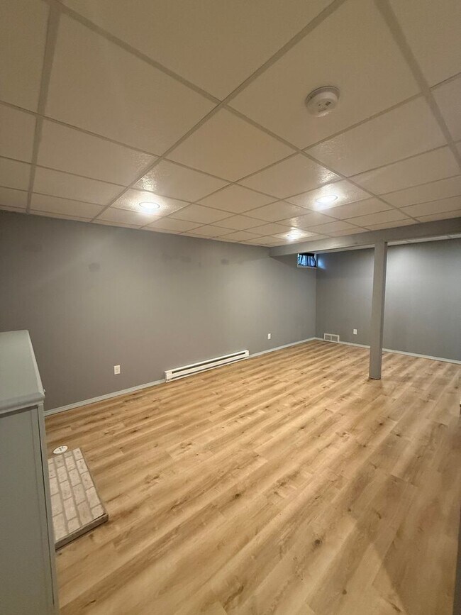 Building Photo - 600-602 Mollies Way