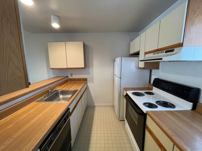 Building Photo - 1 Bedroom Apartment on Linden Ave