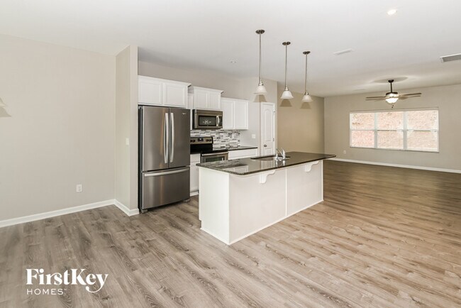 Building Photo - 4194 Broadstairs Dr SW