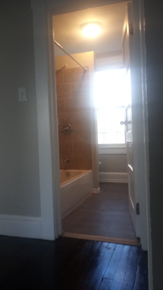 Building Photo - 3608 Howard Park Ave