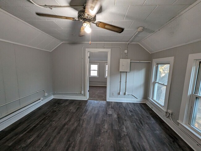 Building Photo - 518 W High St