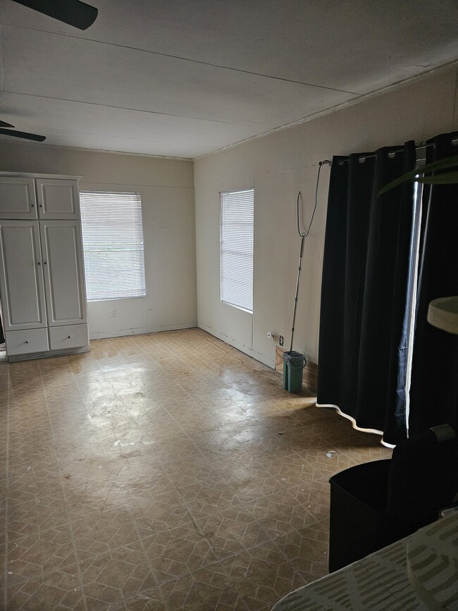 Building Photo - 6331 Mockingbird Ln