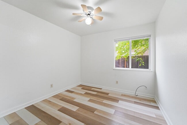 Building Photo - Olivehurst Living: 4 Beds, 2 Baths with Easy Commuting