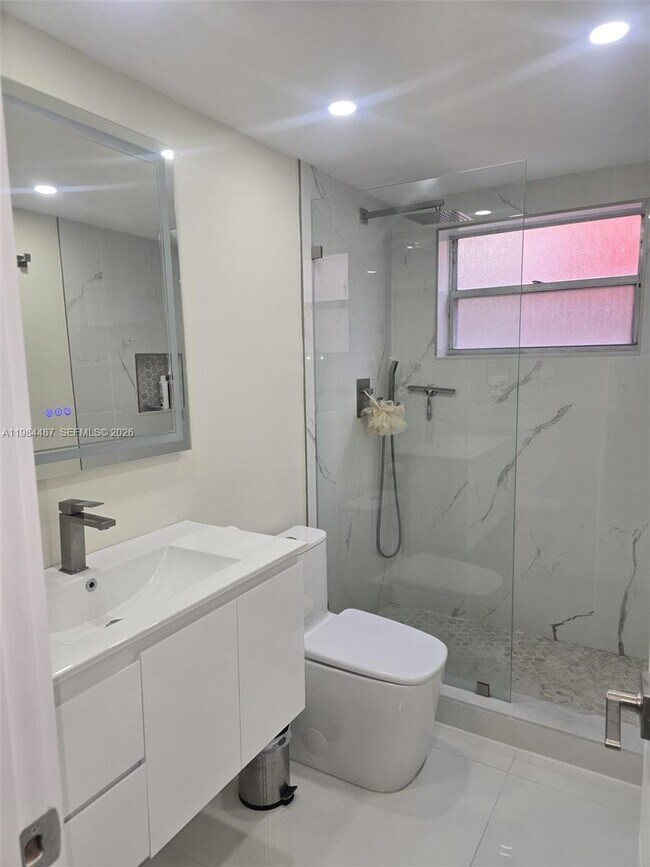 Building Photo - 1750 W 46th St