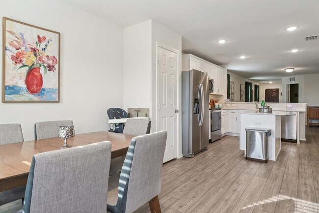 Building Photo - 475 Grenada Lk Dr