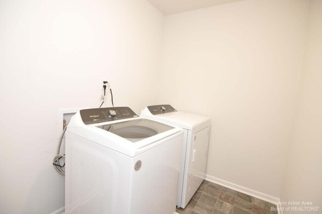 Building Photo - 1104 Salt Springs Dr