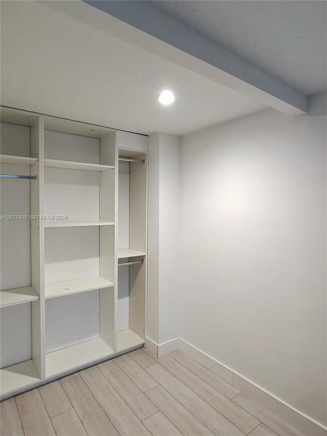 Building Photo - 500 Bayview Dr