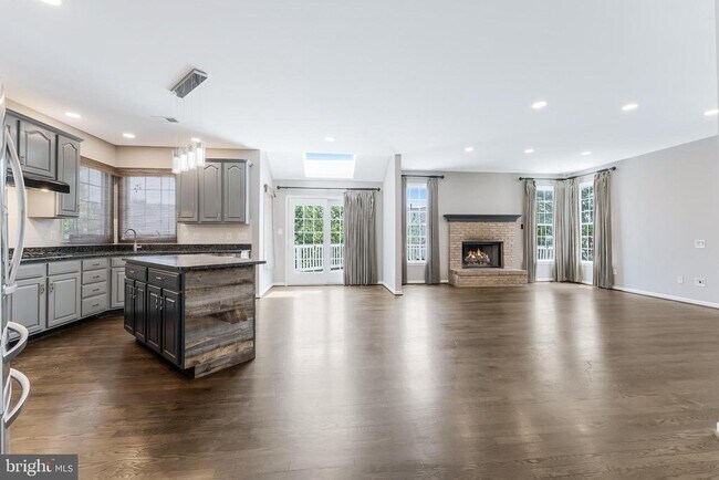 Building Photo - 20152 Boxwood Pl