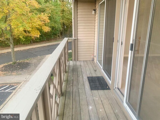 Building Photo - 5 Cranberry Ct