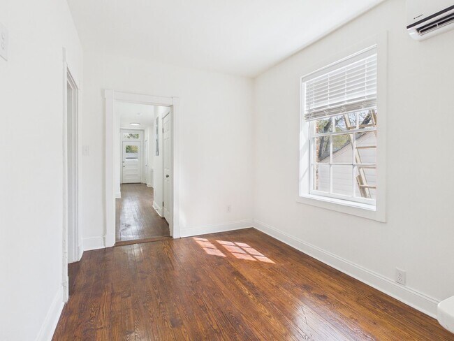 Building Photo - 1703 Oakdale Ave