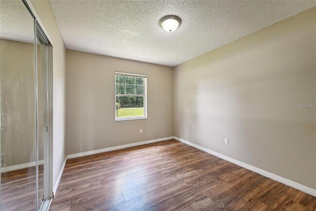 Building Photo - 5 Cedar Ln