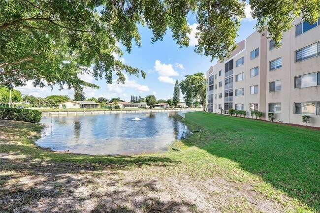 Building Photo - 9599 Weldon Cir