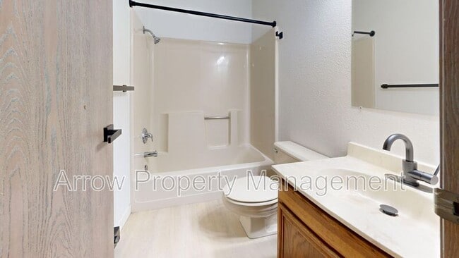 Building Photo - 205 E Arbor Ave