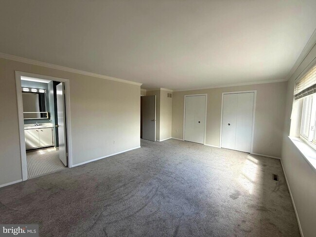 Building Photo - 1 Crotona Ct