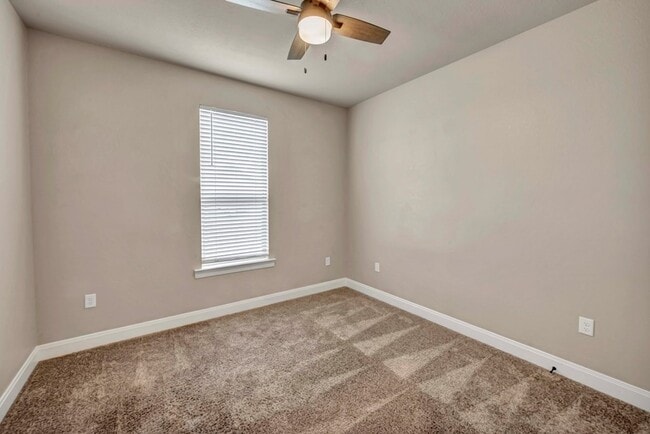 Building Photo - 8608 Luz Dr