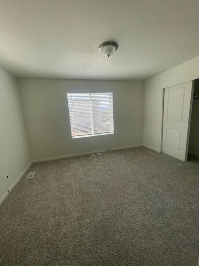 Building Photo - NEW Saratoga Springs Home