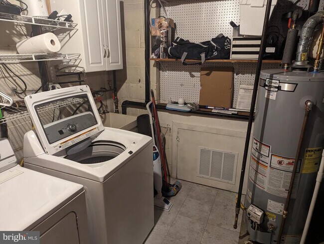 Building Photo - 8705 Yardley Dr