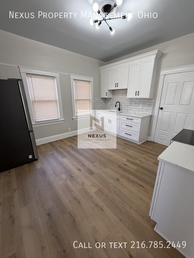 Building Photo - 843 E 232nd St