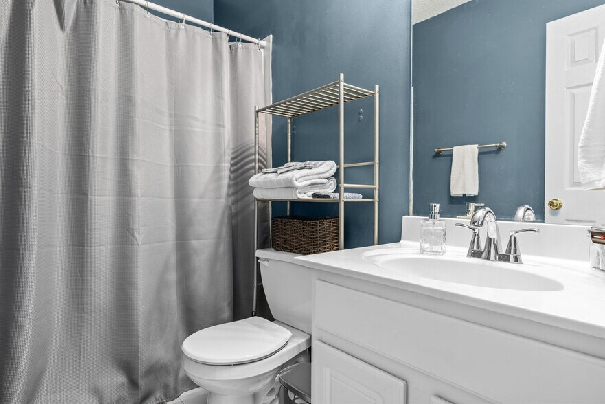 Building Photo - 100 Woodstone Dr