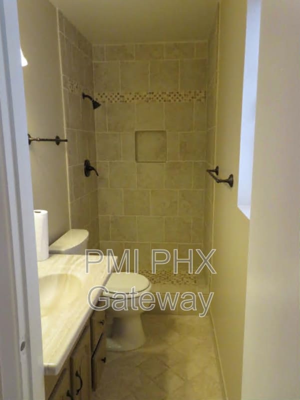 Building Photo - 15 E McKinley St