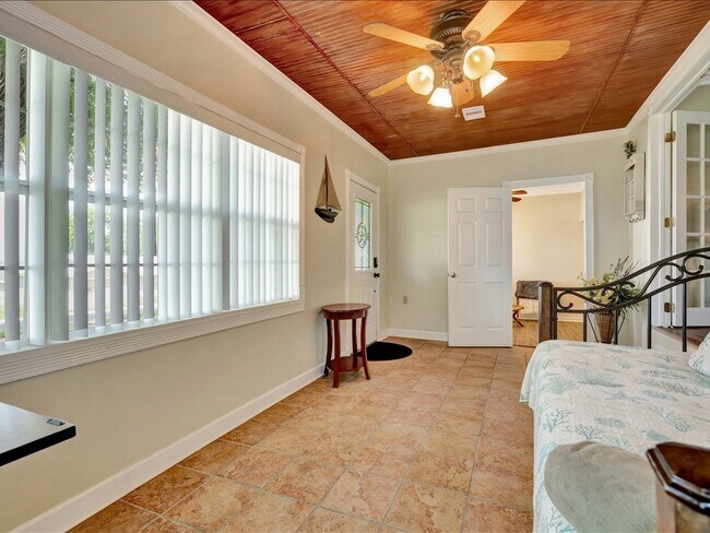 Building Photo - 683 Water View Dr