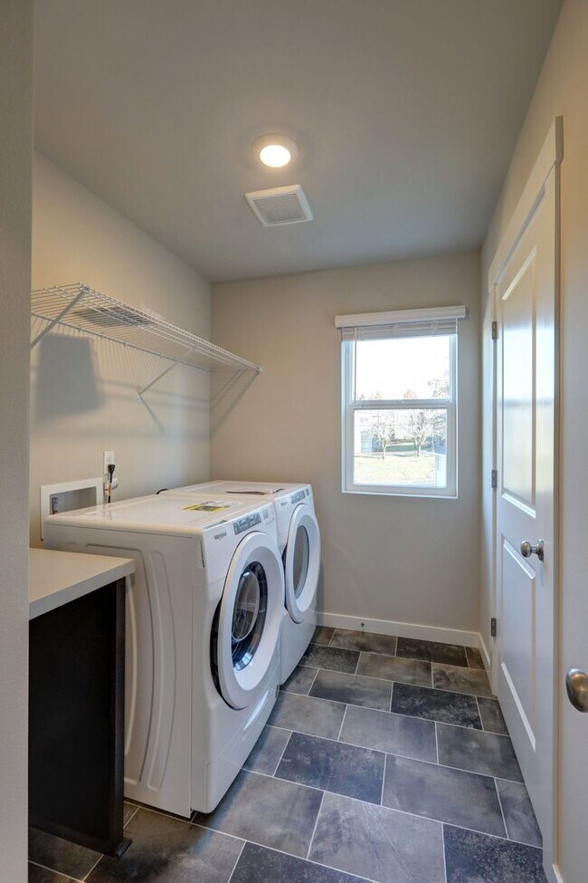 Building Photo - Beautiful 4bd, 3.25ba Home Available in Great Community!