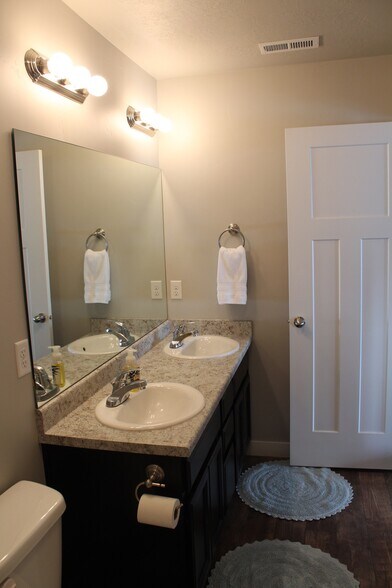 Building Photo - 679 S 1803 W