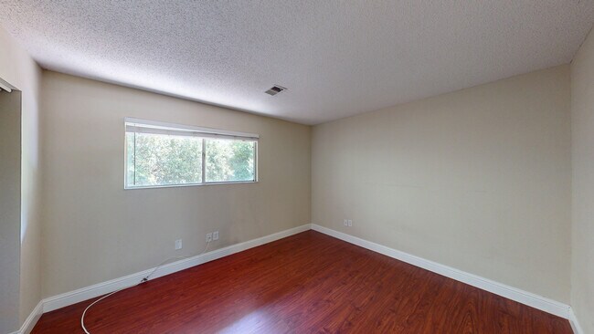 Building Photo - 18225 Happy Ln