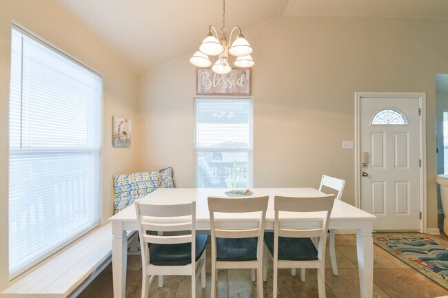 Building Photo - 4131 Jackson Dr