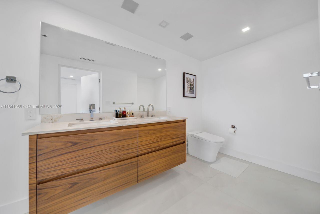 Building Photo - 200 Biscayne Boulevard Way