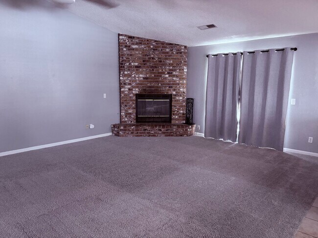 Building Photo - Beautiful Home in Atwater with Solar