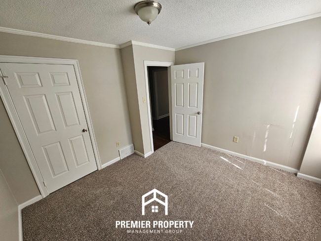 Building Photo - Modern 3BR/2BA with Soaring Vaulted Ceilings | Fireplace, Garage & Deck