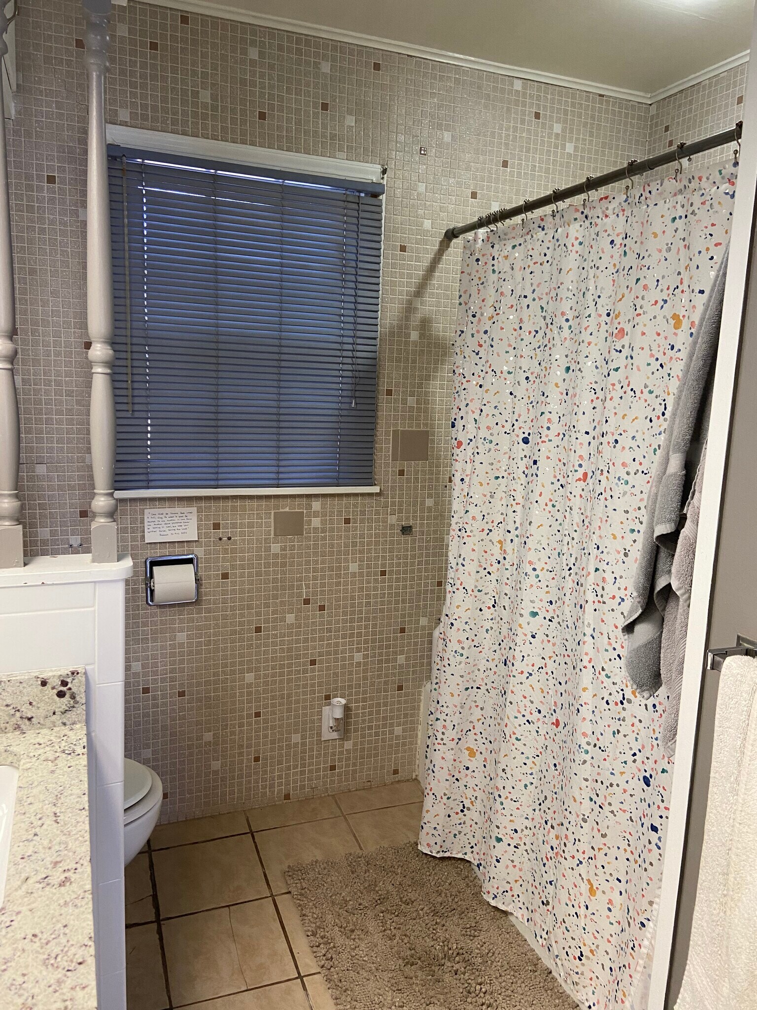 down bath - 1816 W Arrowhead Plz