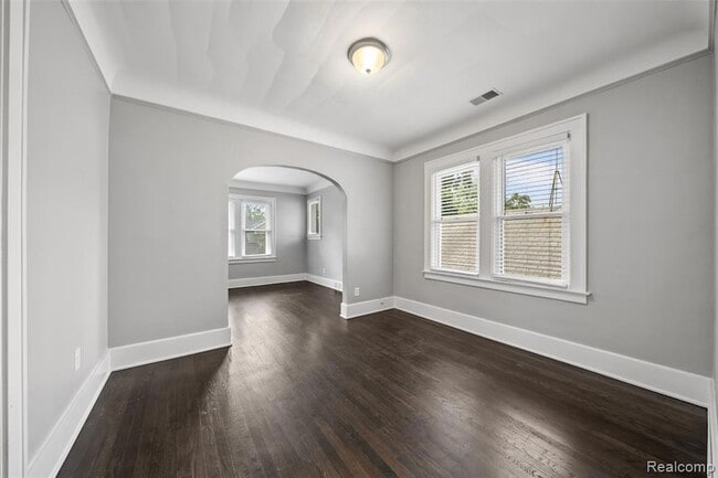 Building Photo - 242 W Webster St