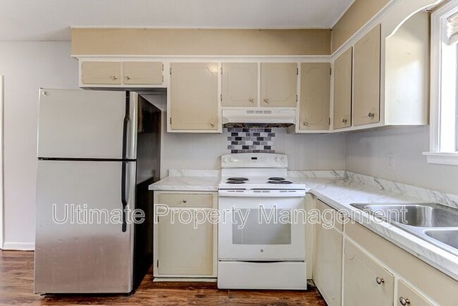 Building Photo - 402 Kingston Rd